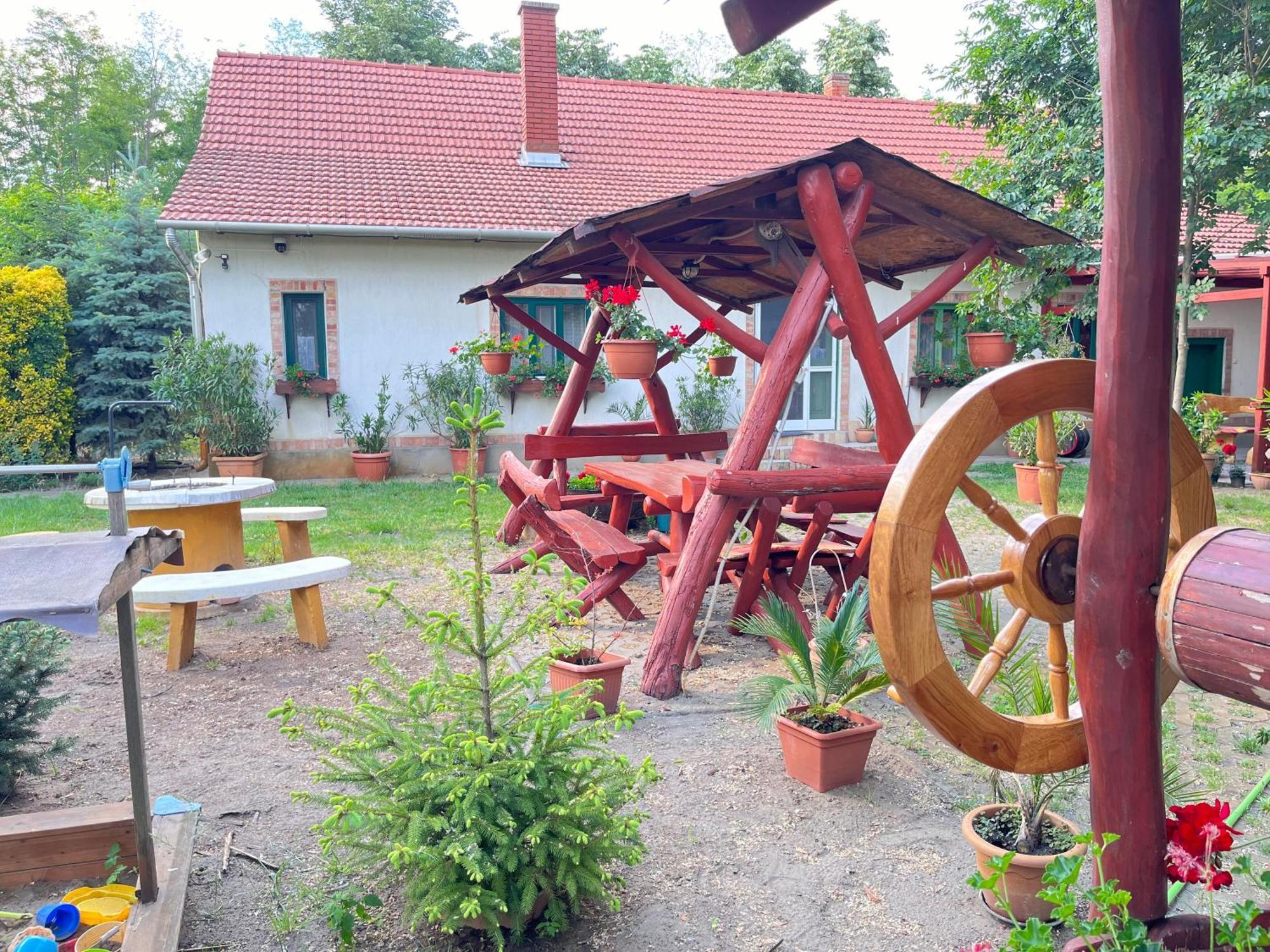 Nemeth Tanya Vendeghaz Guest House Pusztaszer Exterior photo