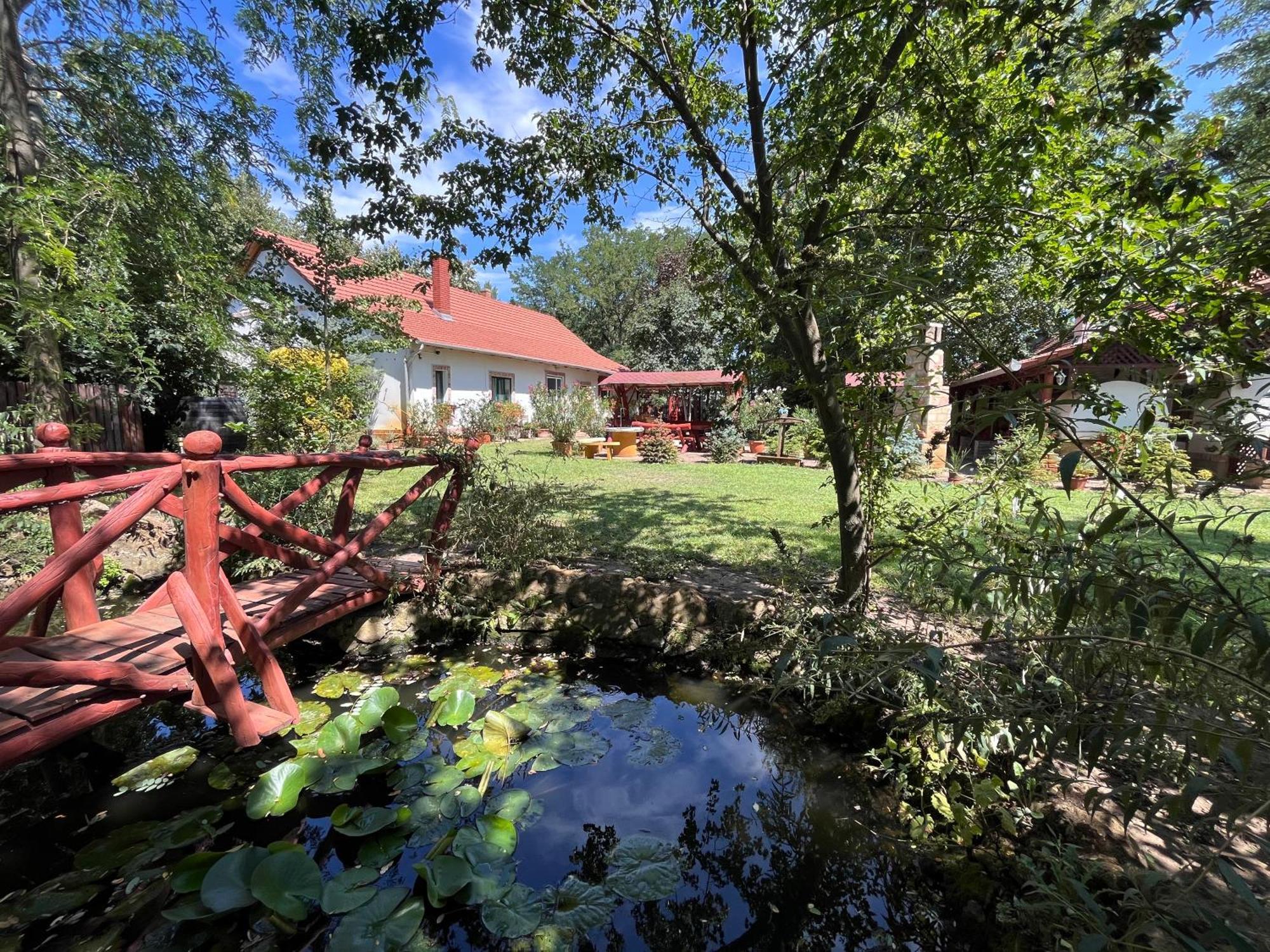 Nemeth Tanya Vendeghaz Guest House Pusztaszer Exterior photo