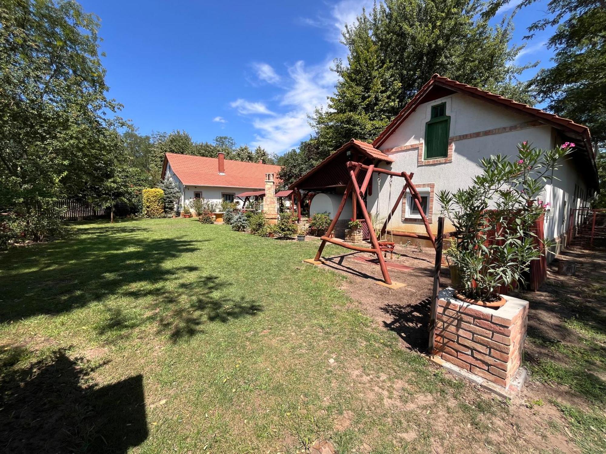 Nemeth Tanya Vendeghaz Guest House Pusztaszer Exterior photo